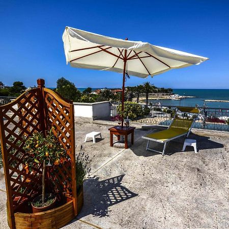 Bed and Breakfast Golden Bay à Trani Extérieur photo