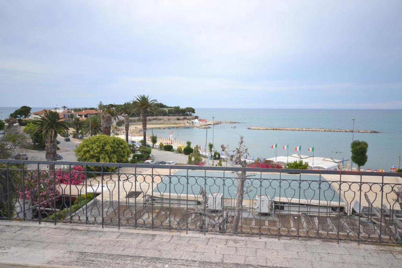 Bed and Breakfast Golden Bay à Trani Extérieur photo