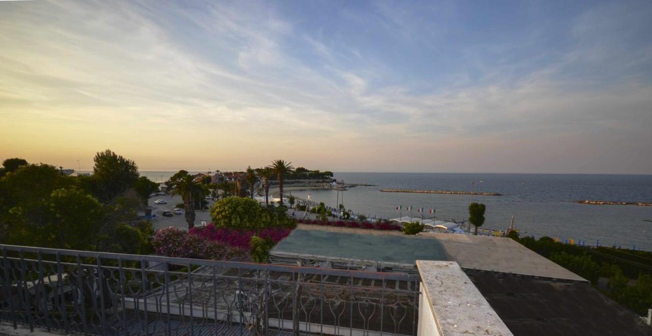 Bed and Breakfast Golden Bay à Trani Extérieur photo